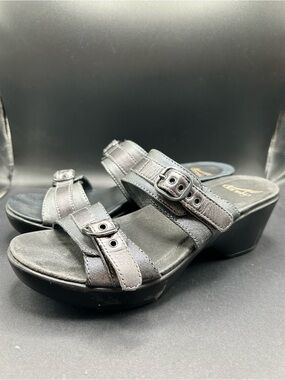 Dansko Jessie wedge sandals in a metallic pewter size 38
